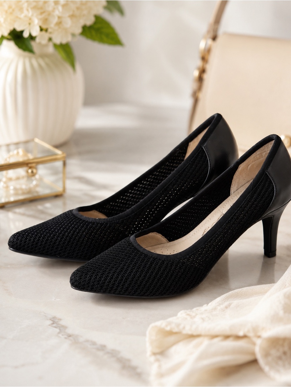 LifeStrideWomen's Black Pointed-Toe Mid Heel Mesh Pumps 6 1/2 W
